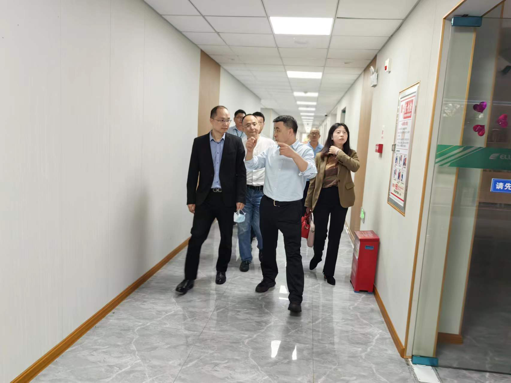 節(jié)后慰問暖人心 | 九洲集團(tuán)黨委書記、董事長楊保平一行慰問依頓電子全體員工 